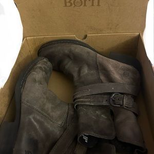 Born Leandra Gray Distressed Leather Boots Heeled Side Zip Women Size 9M D38322